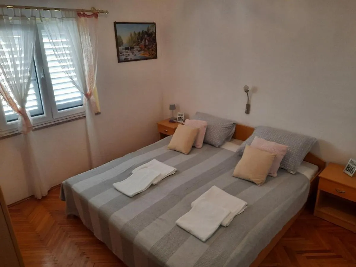 Apartman Krmpotic Apartment Selce Croatia